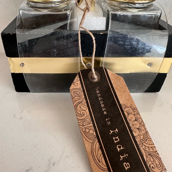 Salt and Pepper Shakers, Black and Gold - Picture 4 of 6